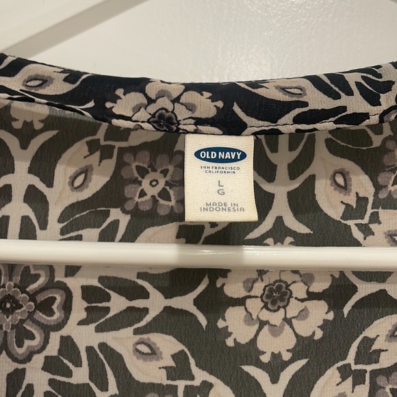 Women’s Old Navy blouse.  Size large. - Picture 3 of 4